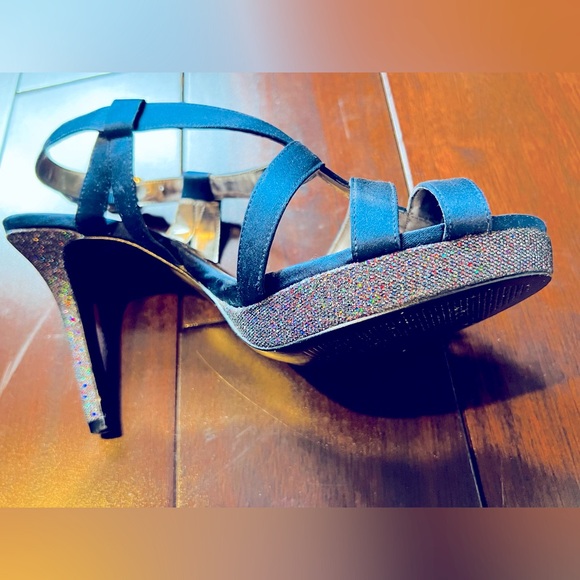 Sandals - Picture 2 of 3